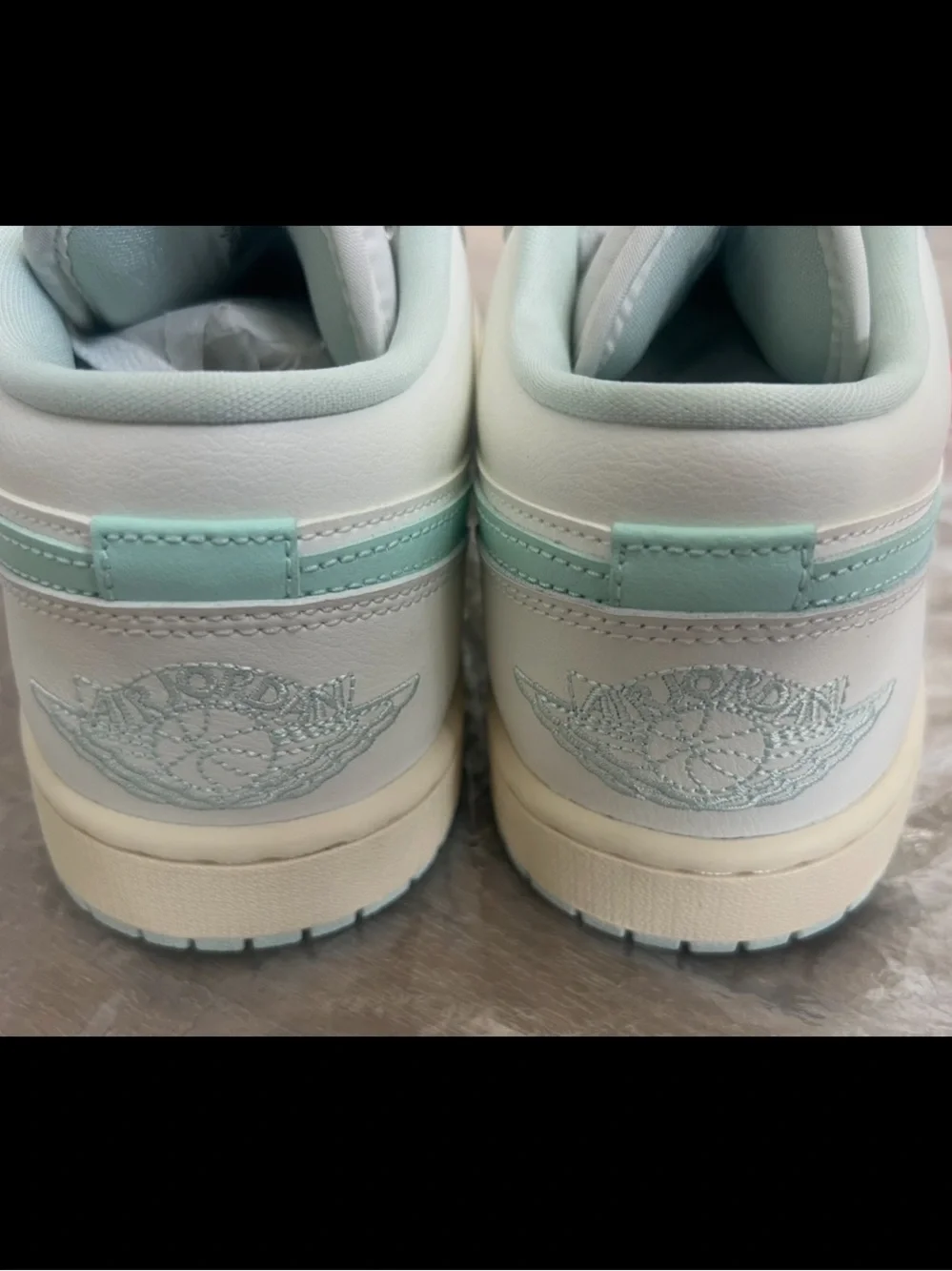 WOMEN'S Size 10/M 8.5. AIR JORDAN RETRO 1 LOW CASUAL. OFF White and Mint